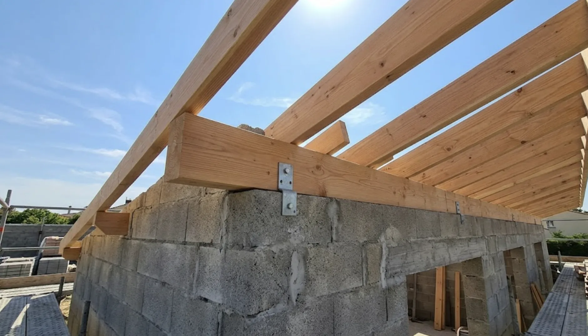 Charpente 1 pan sur parpaing : ancrage et montage
