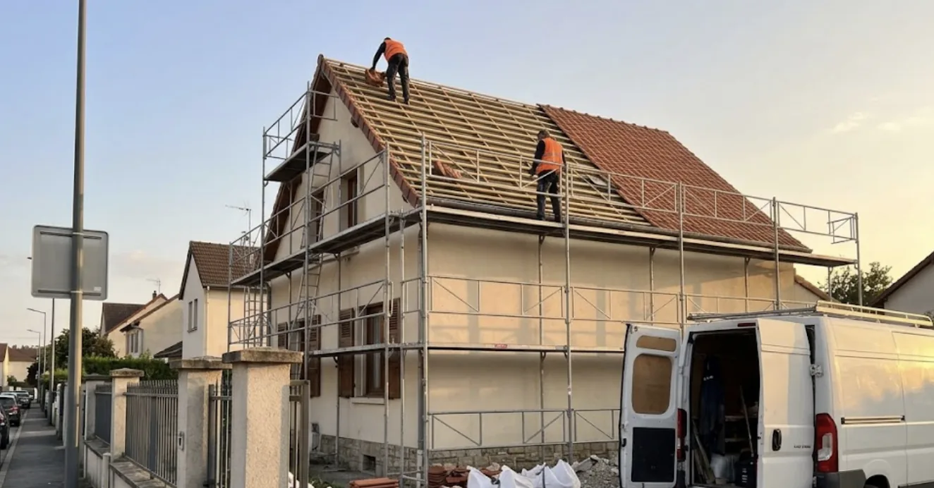 Prix pour refaire une toiture 100 m² en tuiles : 15 000 à 22 000 €