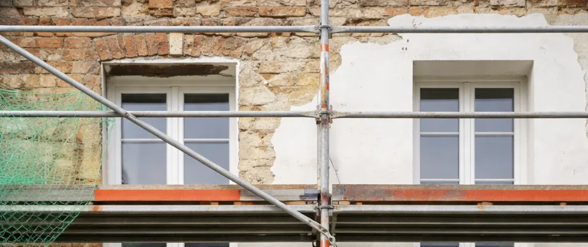 Rénovation de Façade 2026 : Prix au m², Étapes et Traitement des Fissures